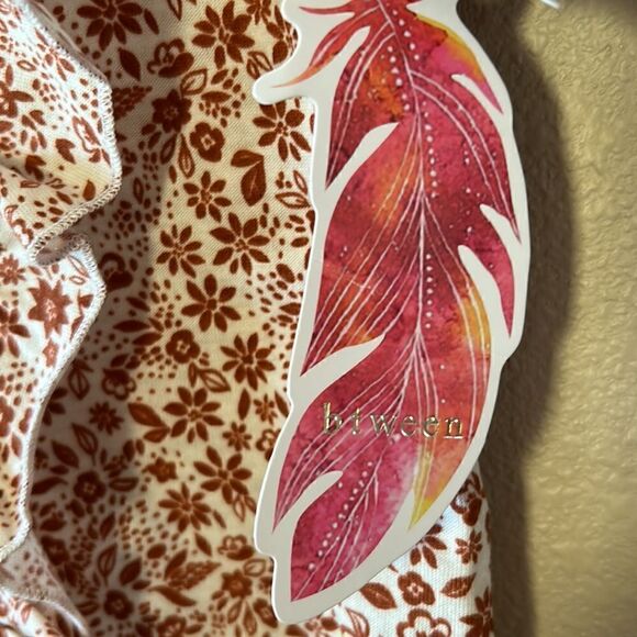 NEW Btween Floral Shirt - Picture 2 of 4